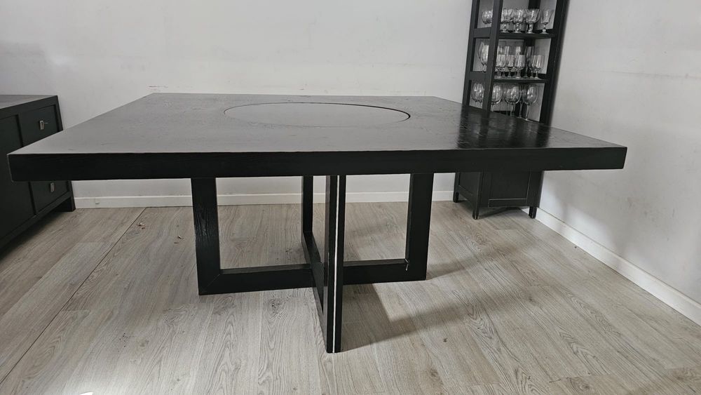 Mesa de madeira com centro de vidro ,giratório.