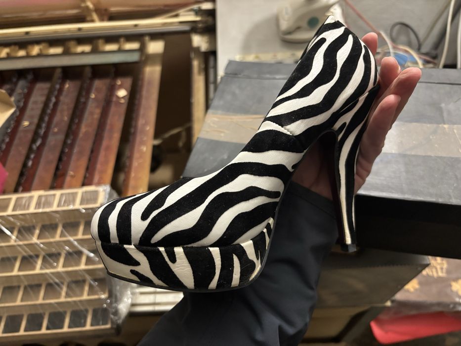 Туфлі зебра 39 розмір