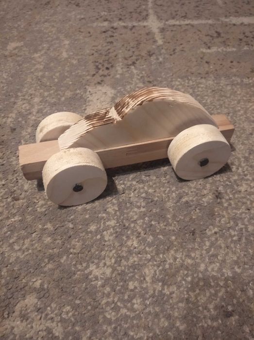 Машинка з дерева