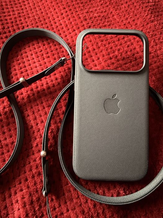 чохол та ремінець Apple 17pro оригінал