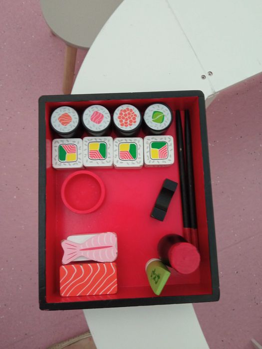 drewniany zestaw sushi