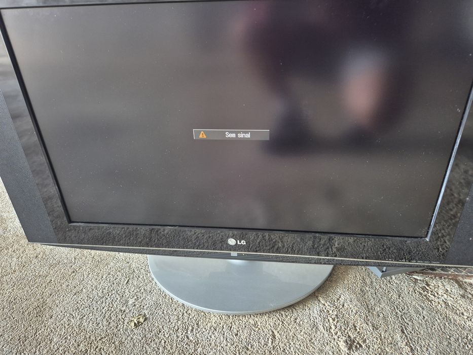 Televisão LG 32 polegadas a funcionar