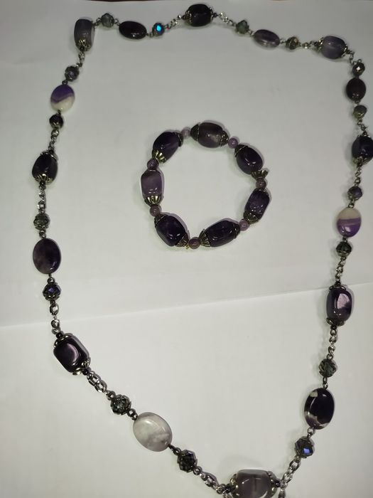 Элегантный комплект украшений из натурального аметиста (колье и брасле