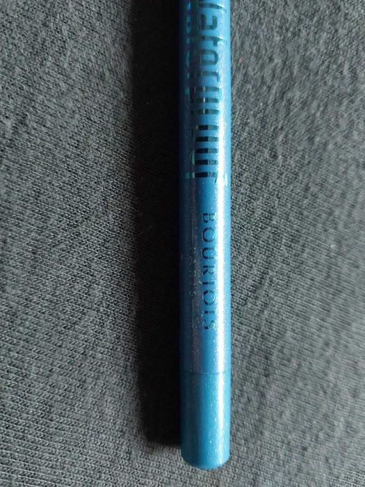 Kredka do oczu niebieska Bourjois Contour Clubbing 63 Sea Blue Soon