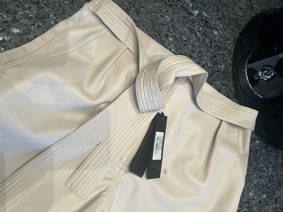 Spodenki skorzane Pinko z paskiem r.46