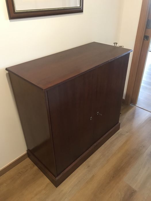 Garrafeira de gavetas linhas direitas em carvalho