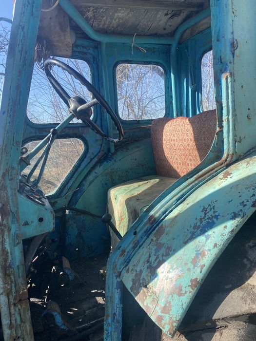 Продаєця трактор т-40