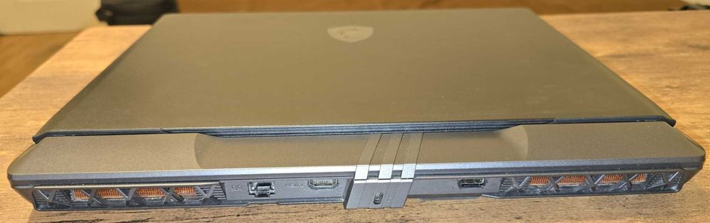 Laptop MSI Vector 16 HX Intel Core Ultra 9 RTX 5080 64 gb ram 4 tb nvme