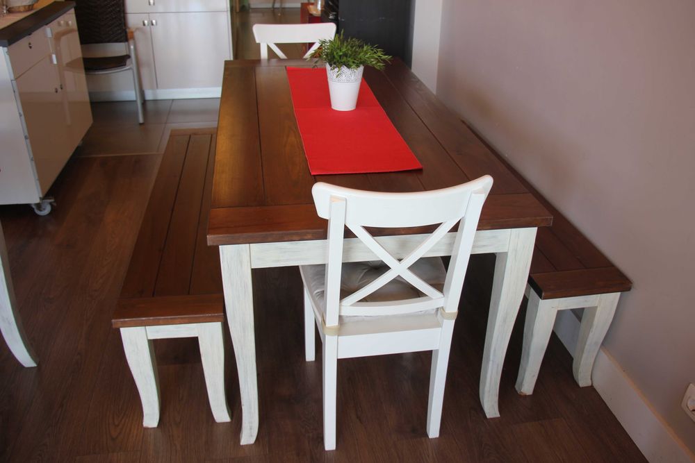 Mesa de madeira para 8 pessoas + 2 bancos
