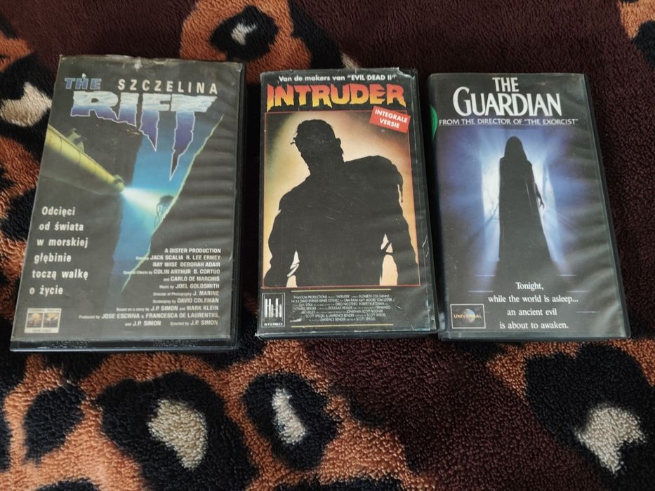 Szczelina, Intruz, Opiekunka - Horrory VHS