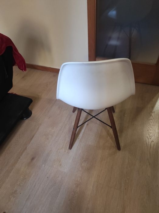 Cadeira branca 4 pés