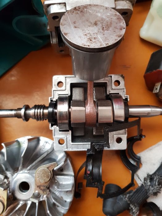 Makita DCS 4610 -części