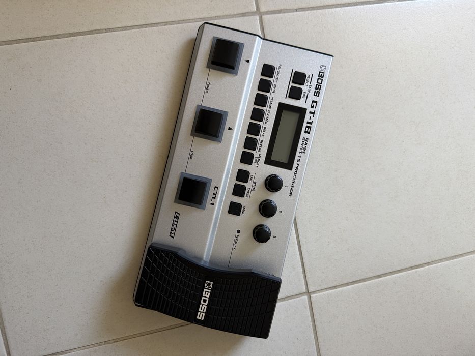 Boss GT-1B (Pedaleira de Baixo)