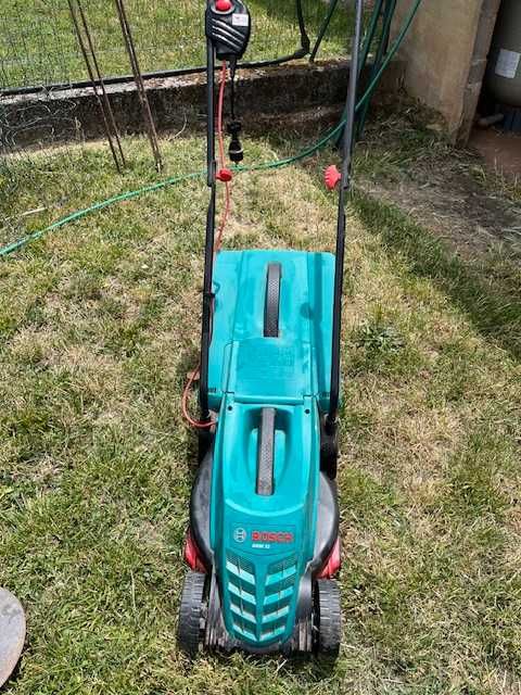 Corta-relvas elétrico 1200 w 32 cm Bosch Arm 32