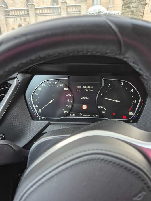 samochód osobowy BMW seria 1 F40