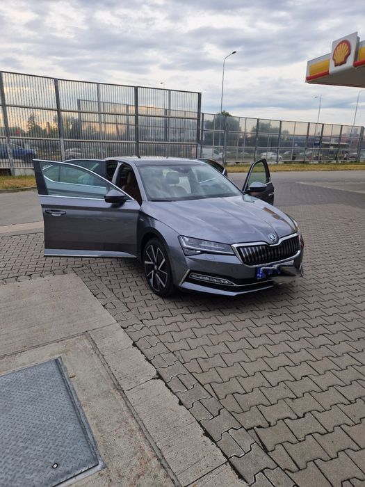 Wynajem samochodów Nowe Corolle..