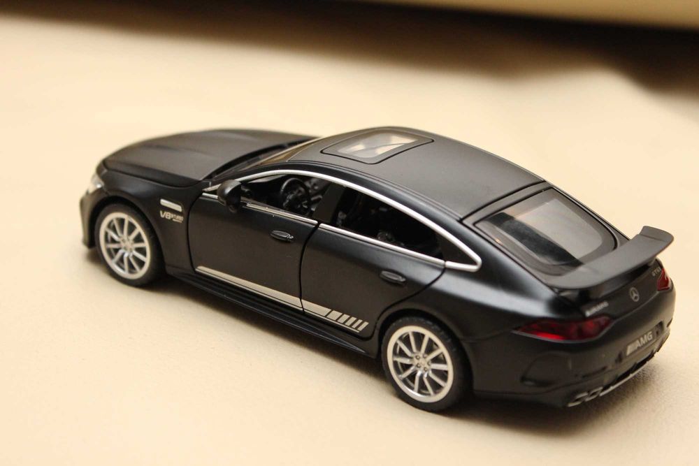 Model samochodu jak Mercedes AMG GT 1:32 światła dźwięk otwierany