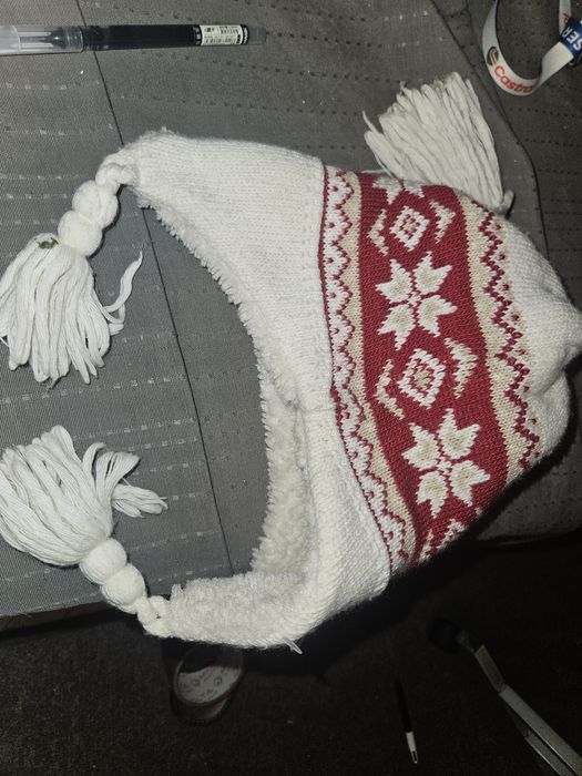 Czapka narciarska Damska z fredzlami stan bdb