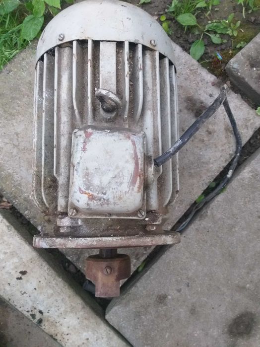 Sprzedam silnik elektryczny z przekladnia