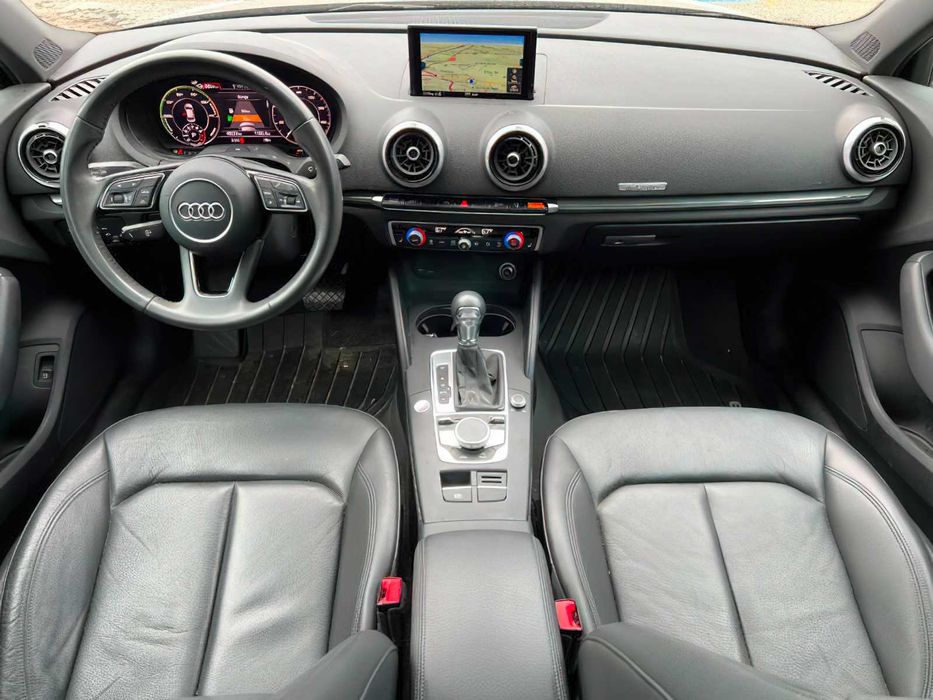 Audi A3 e-tron      2017