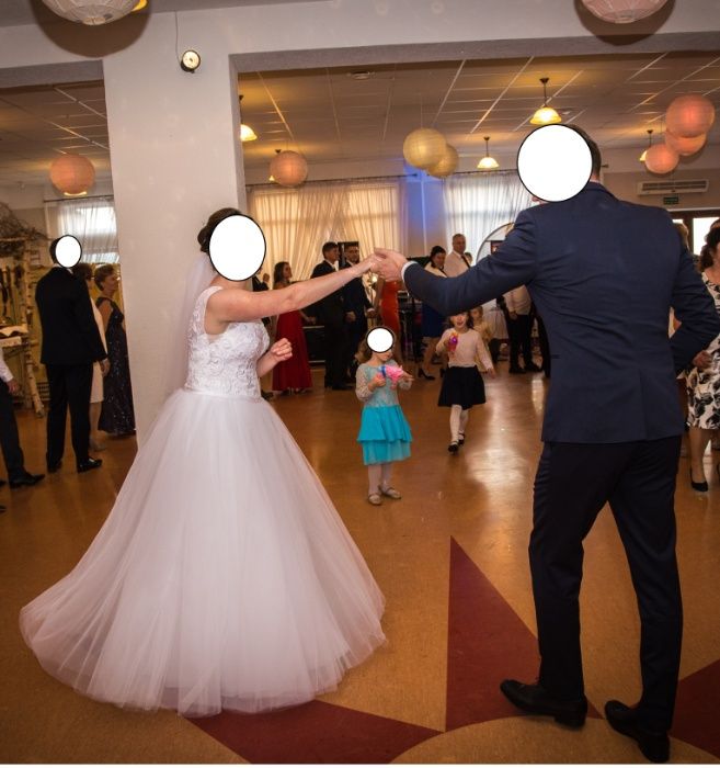 Biała suknia ślubna