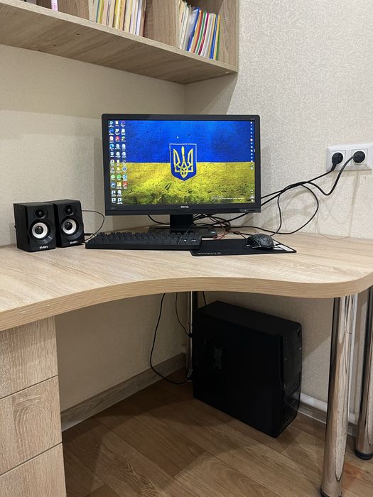 Продам все в зборі компьютер,монітор,клавіатура,динаміки,мишка