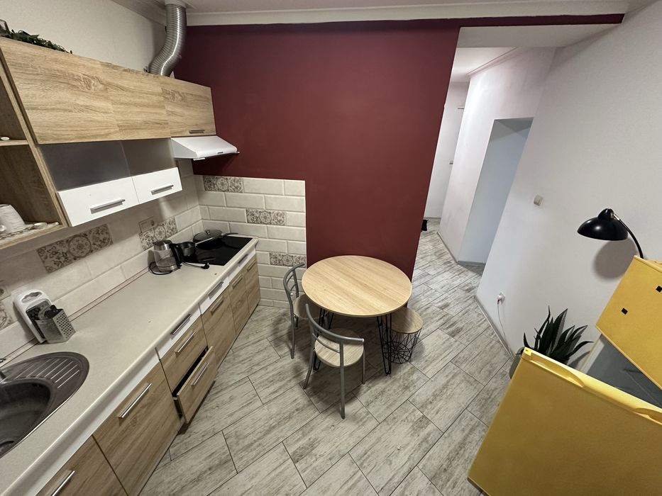 Здається дуже колоритна квартира в самому центрі Ужгорода