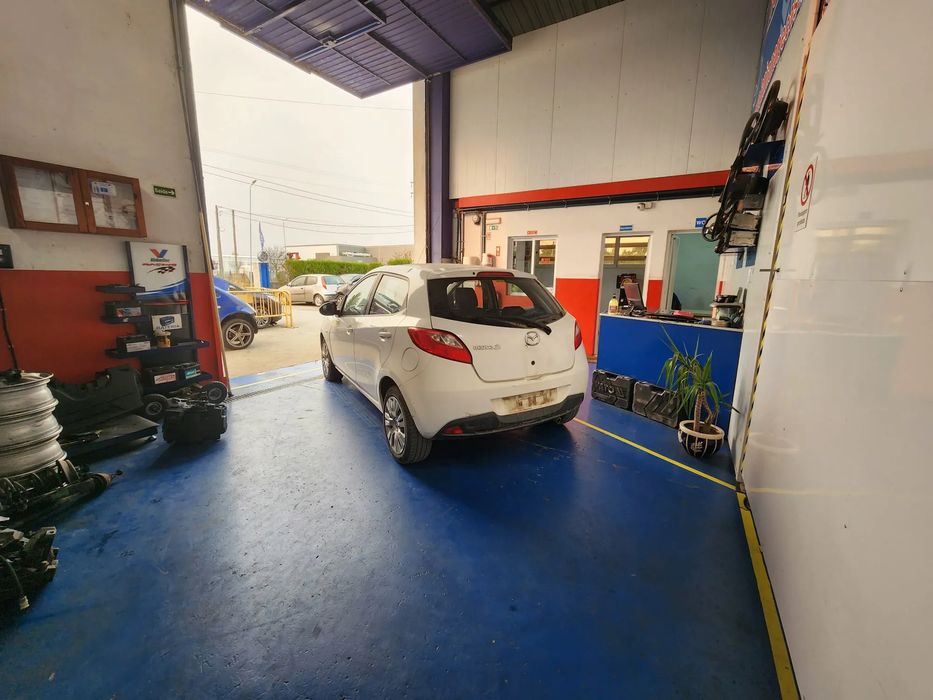 Mazda 2, Gasolina de 2010 ás peças.