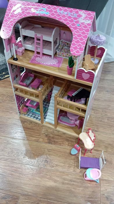 Domek dla lalek z wyposażeniem  duży 90cm wysokość