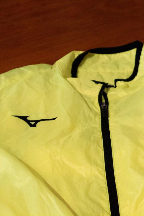 Casaco amarelo Mizuno