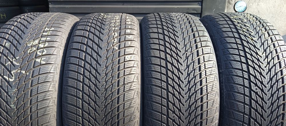 245/45/R18 Goodyear UltraGrip Performance 3