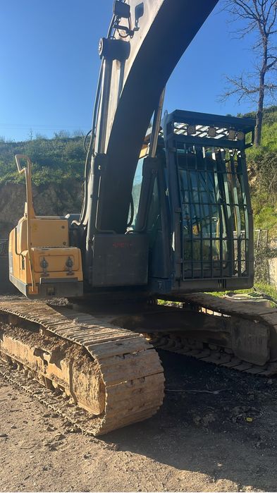Escavadora Volvo 220 D ano 2013