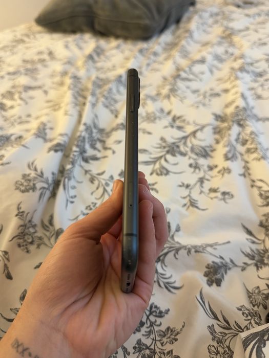 iPhone 11 – 128GB – Preto