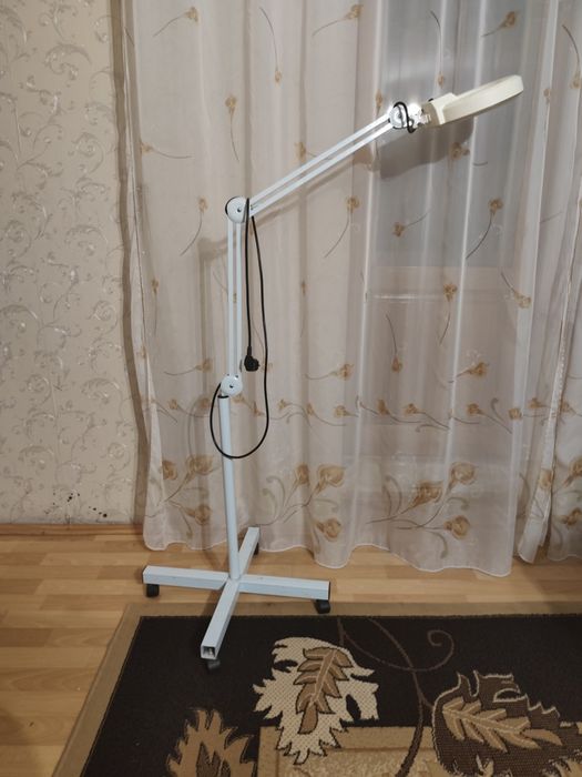 Лампа Лампа Уно косметологическая лампа