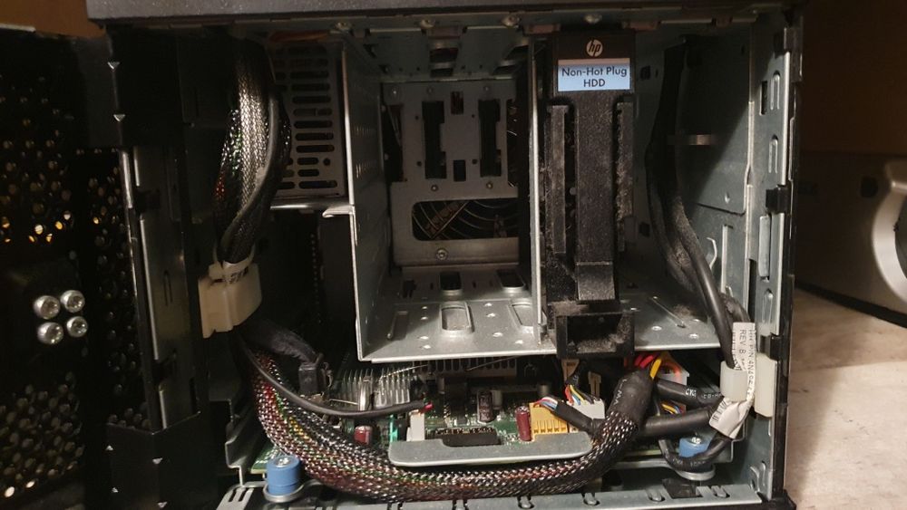 HP Proliant Microserver HSTNS-5151 AMD Turion II 6GB RAM USB