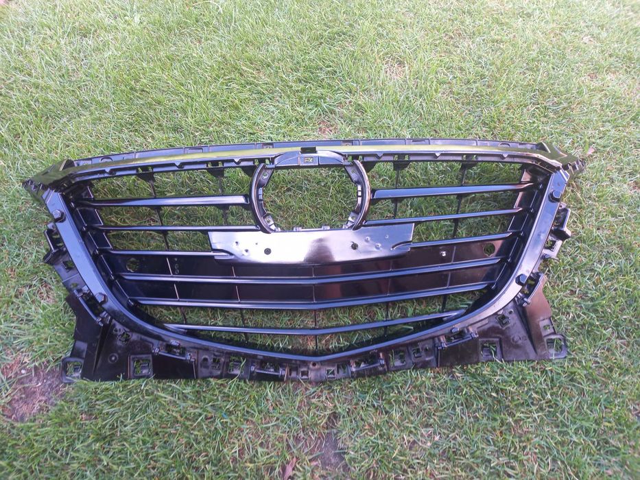 Grill pod radar do Mazdy3.  13-17