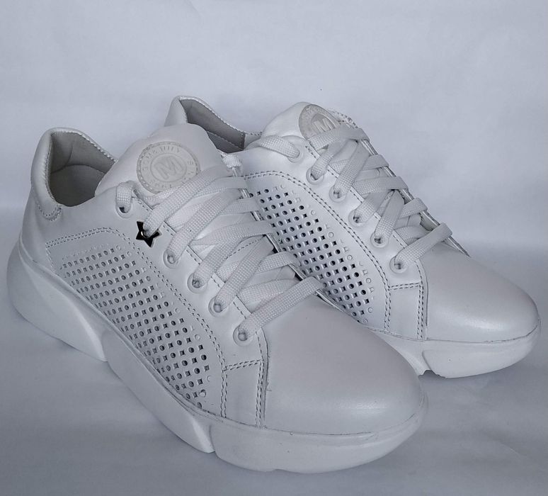 Кроссовки кожаные перфорация