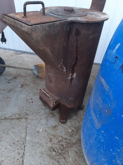 Salamandra em ferro feita a mão