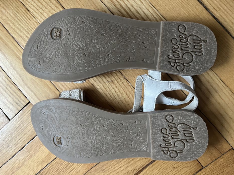 Взуття жіноче