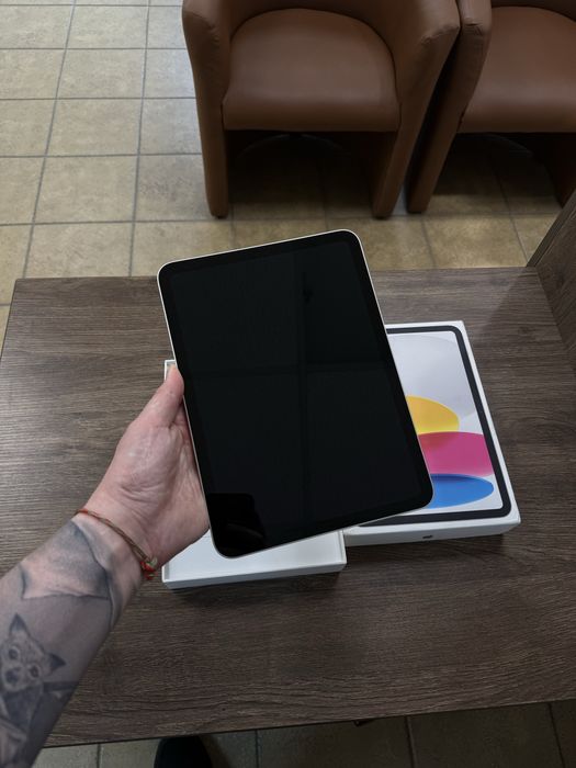 Open Box iPad 11 a16 256gb Silver Wifi