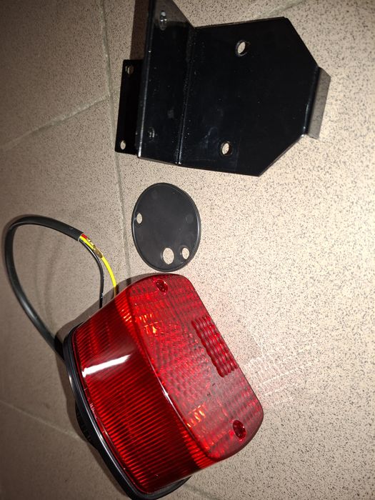 Nowy zestaw naprawczy lampa tyl+ chwyt mocowanie romet motorynka m1 pl