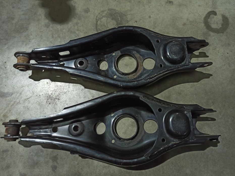 Важелі задні поперечні підпружинні Lexus nx 200 t