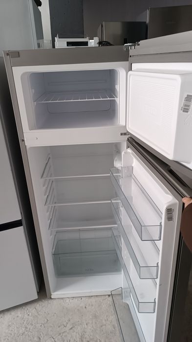 Холодильник 145см sharp, electrolux