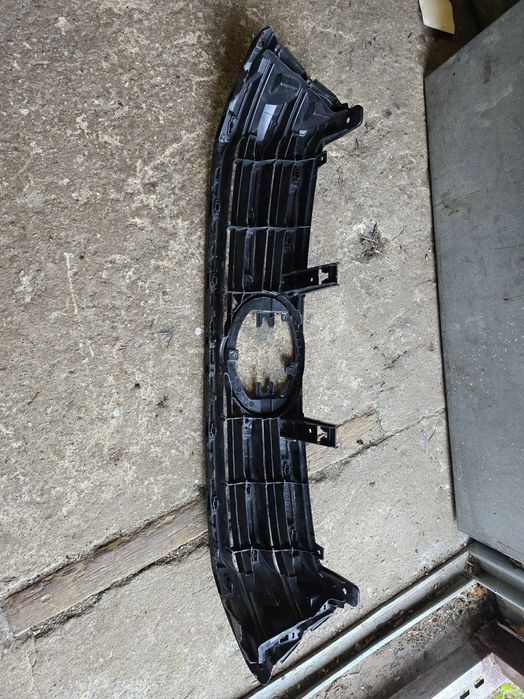 grill Toyota Hilux VIII 8 2015-