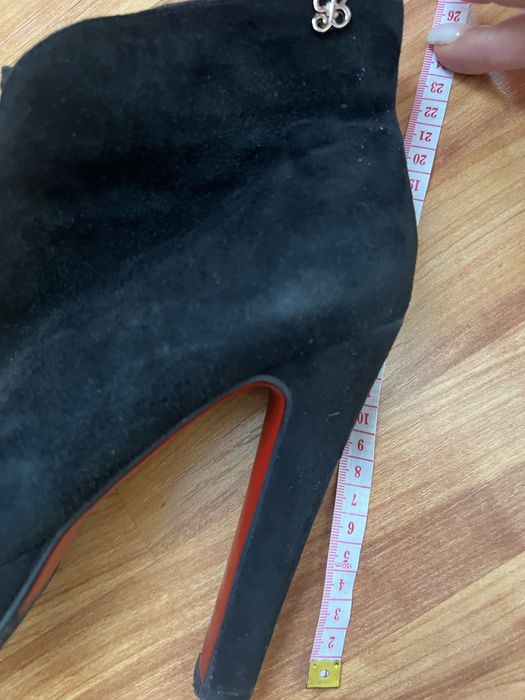 Лабутени чорні замшеві