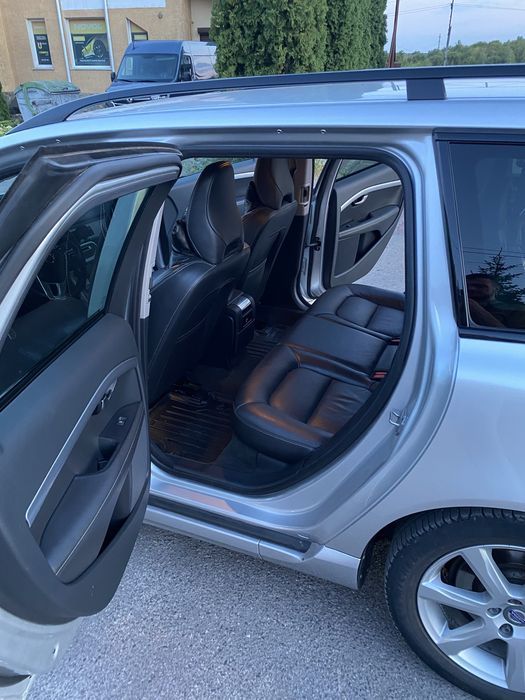 Volvo V70 надійний та комфортиний танк для подорожі
