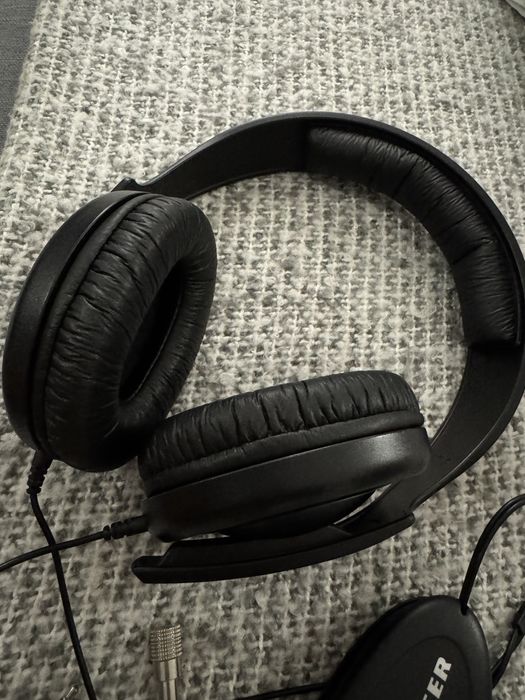 Headphones Sennheiser HD 202 + hanger + bag