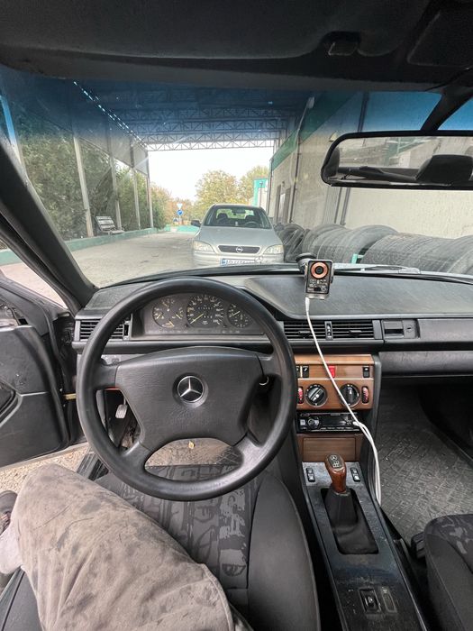 Mercedes-Benz W124 E230