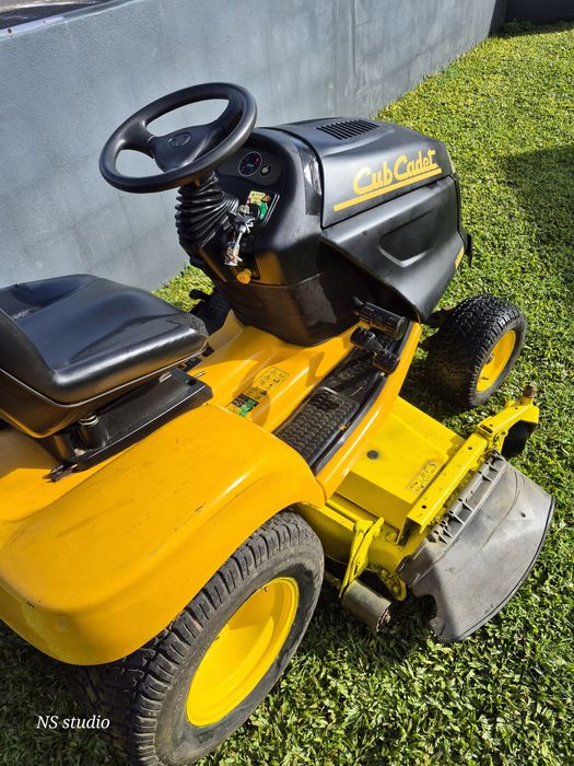 Trator corta-relva Hidrostático 720cc 25cv Dir. Assistida | Corte 1,4m