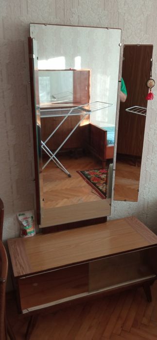 Сдам комнату для одной девушки возле метро Дарница